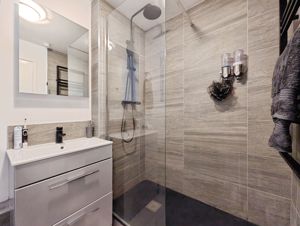 Photo 7- click for photo gallery